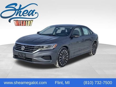 Used 2022 Volkswagen Passat 2.0T image 1