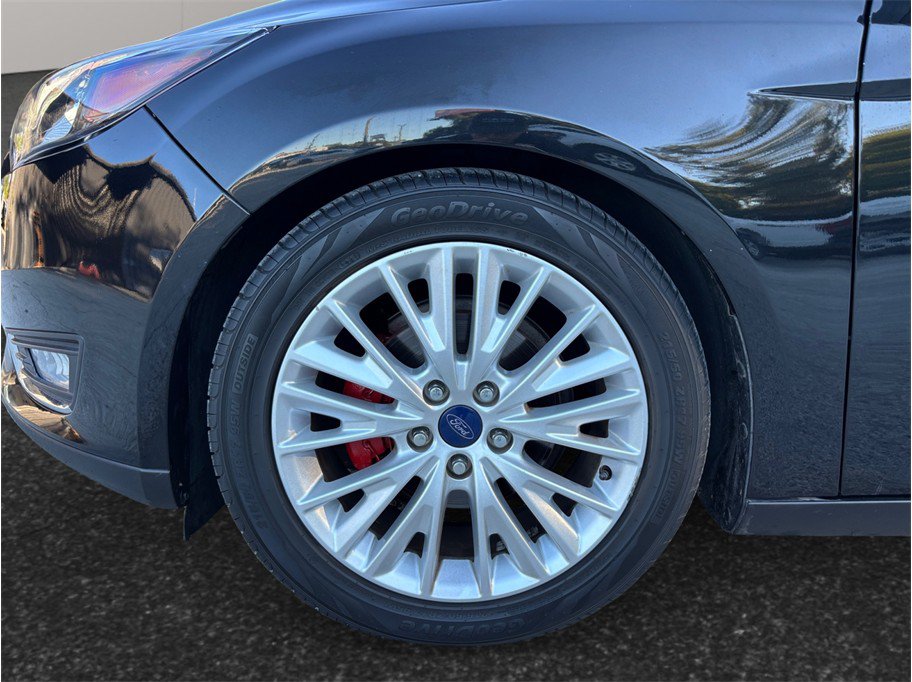 Used 2015 Ford Focus Titanium w/ Titanium Cold Weather Package FWD image 12