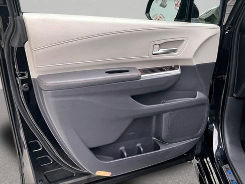 Certified 2022 Toyota Sienna XLE image 19