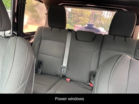 Used 2018 Jeep Wrangler Unlimited Sahara AWD/4WD image 17
