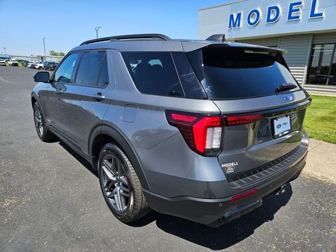 Used 2025 Ford Explorer ST-Line w/ ST-Line Street Pack AWD/4WD image 8