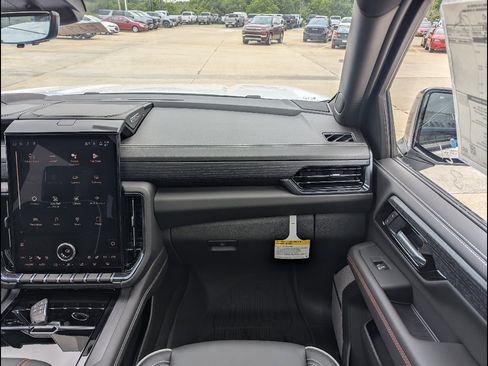 New 2026 GMC Yukon AT4 Ultimate w/ LPO, Floor Liner Package AWD/4WD image 4