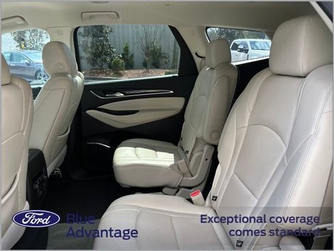 Used 2023 Buick Enclave Essence image 11