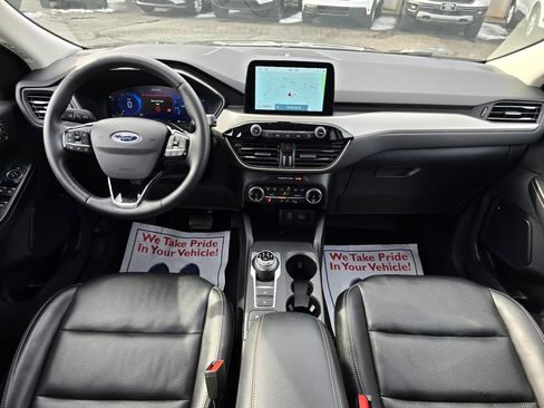 Used 2022 Ford Escape SEL w/ Technology Package image 3