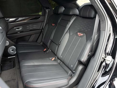Certified 2025 Bentley Bentayga AWD/4WD image 60