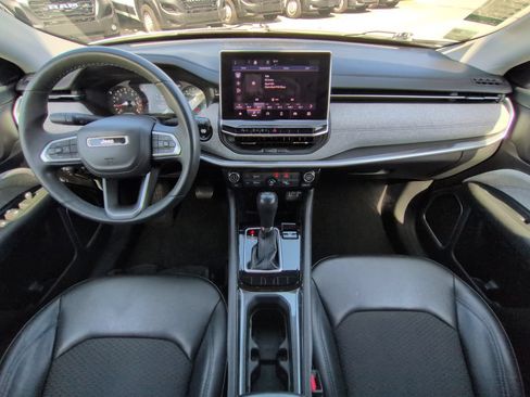 Used 2022 Jeep Compass Latitude FWD image 15