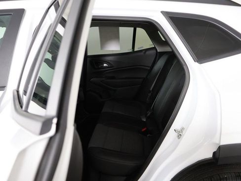 Used 2025 Chevrolet Trax LT w/ LT Convenience Package FWD image 29
