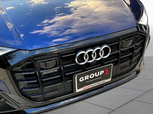 Used 2023 Audi Q8 Prestige AWD/4WD image 33
