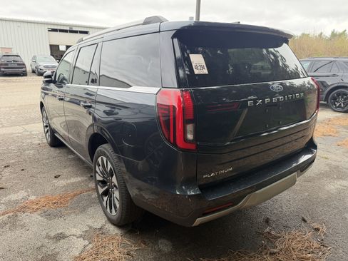 Used 2025 Ford Expedition Platinum w/ Driver's Package image 9