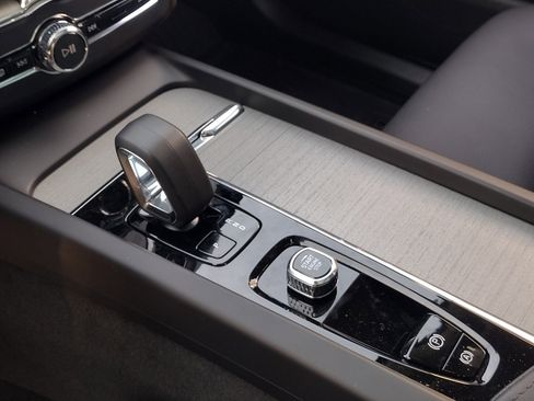 New 2025 Volvo XC60 B5 Plus w/ Protection Package Premier image 12