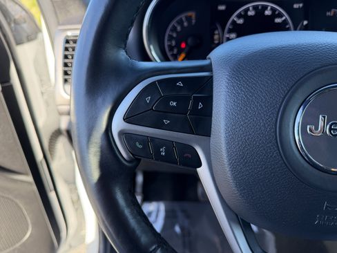 Used 2021 Jeep Grand Cherokee Laredo X image 25