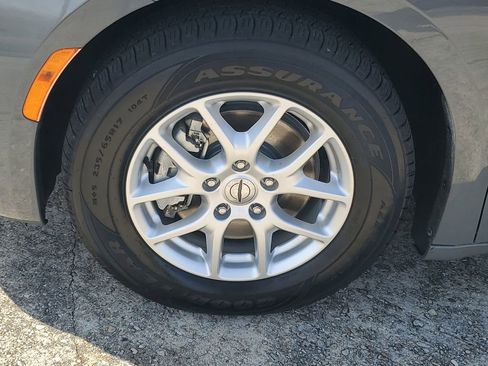 Used 2022 Chrysler Pacifica Touring-L image 32