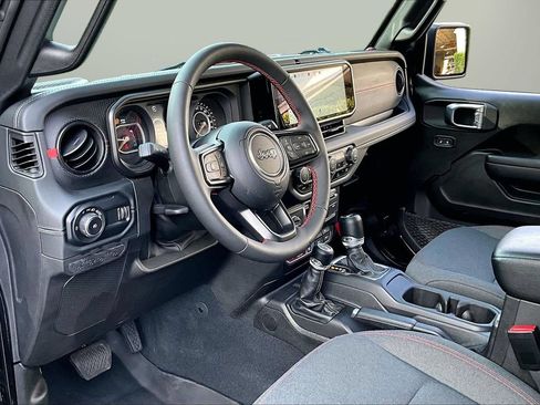 Used 2024 Jeep Wrangler Unlimited Rubicon w/ Technology Group AWD/4WD image 18