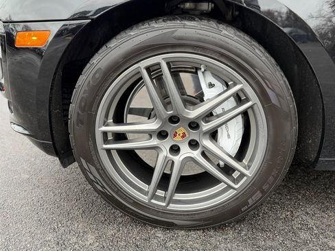 Used 2021 Porsche Macan Turbo image 4