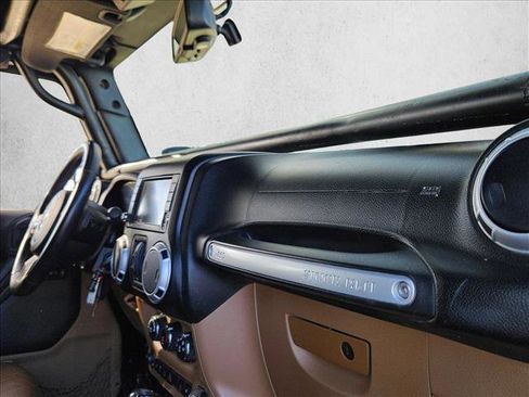 Used 2014 Jeep Wrangler Unlimited Rubicon w/ Connectivity Group image 21