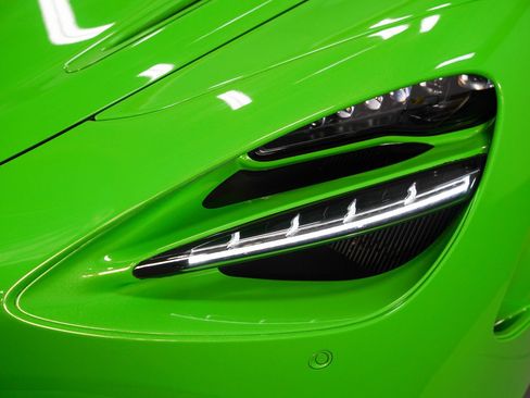 Used 2024 McLaren 750S Spider RWD image 13