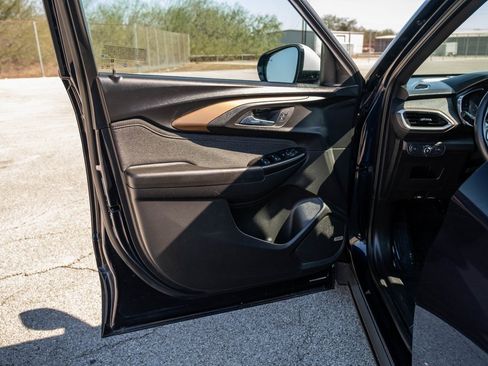 Used 2021 Chevrolet TrailBlazer ACTIV w/ Technology Package image 10