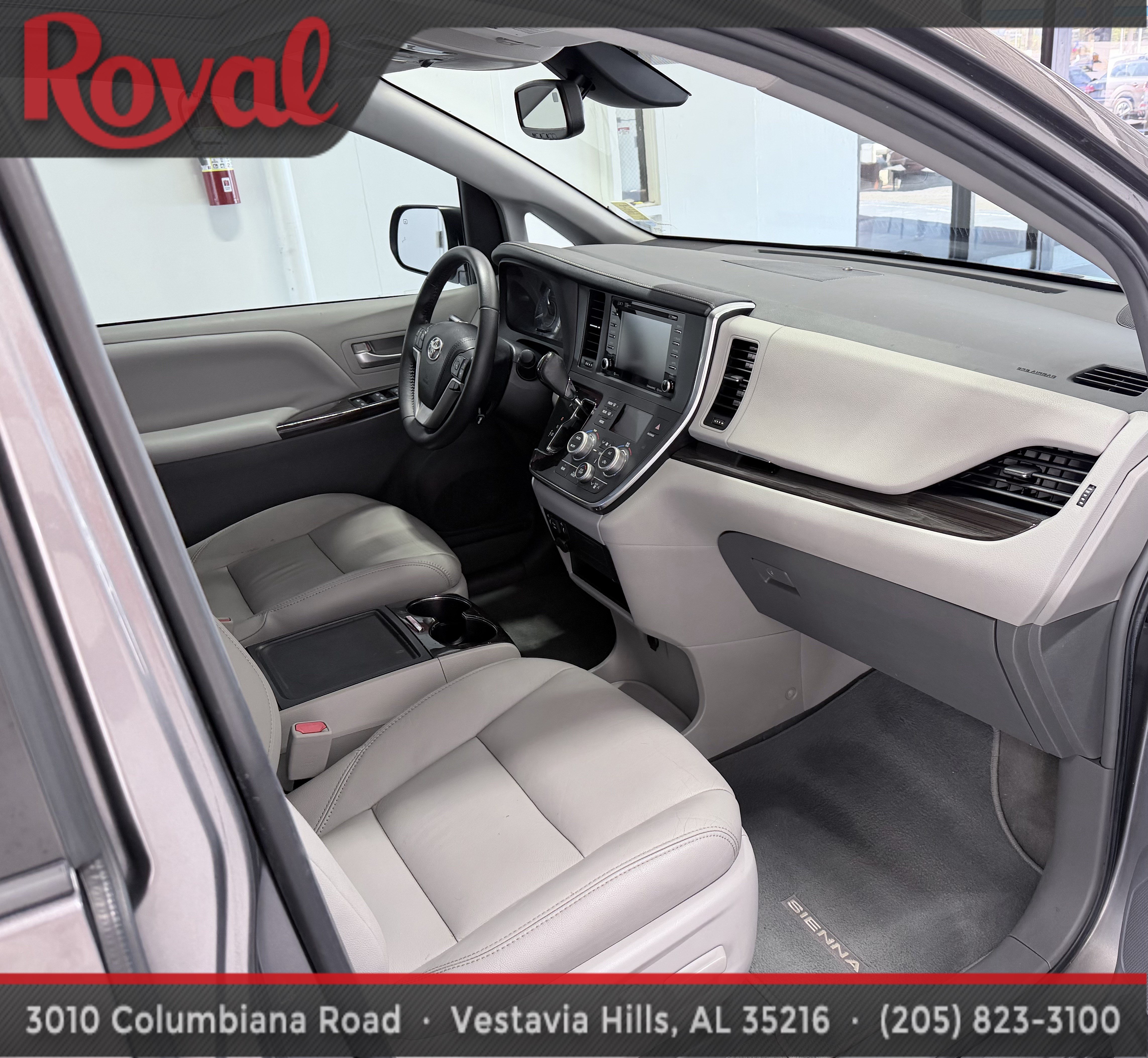 Used 2018 Toyota Sienna XLE w/ XLE Navigation Package FWD image 16
