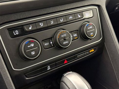 Used 2021 Volkswagen Atlas SE w/ Panoramic Sunroof Package FWD image 24