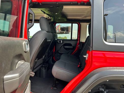 Used 2024 Jeep Wrangler Unlimited Rubicon AWD/4WD image 44