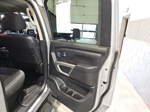 Used 2021 Nissan Titan SV w/ SV Convenience Package image 21