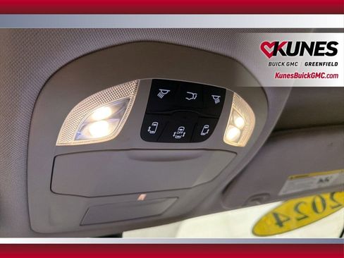 Used 2024 Chrysler Pacifica Touring-L image 33