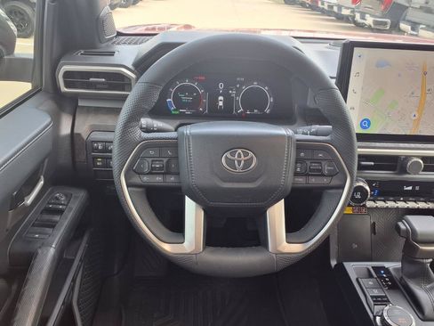 Used 2025 Toyota Tacoma Limited AWD/4WD image 17