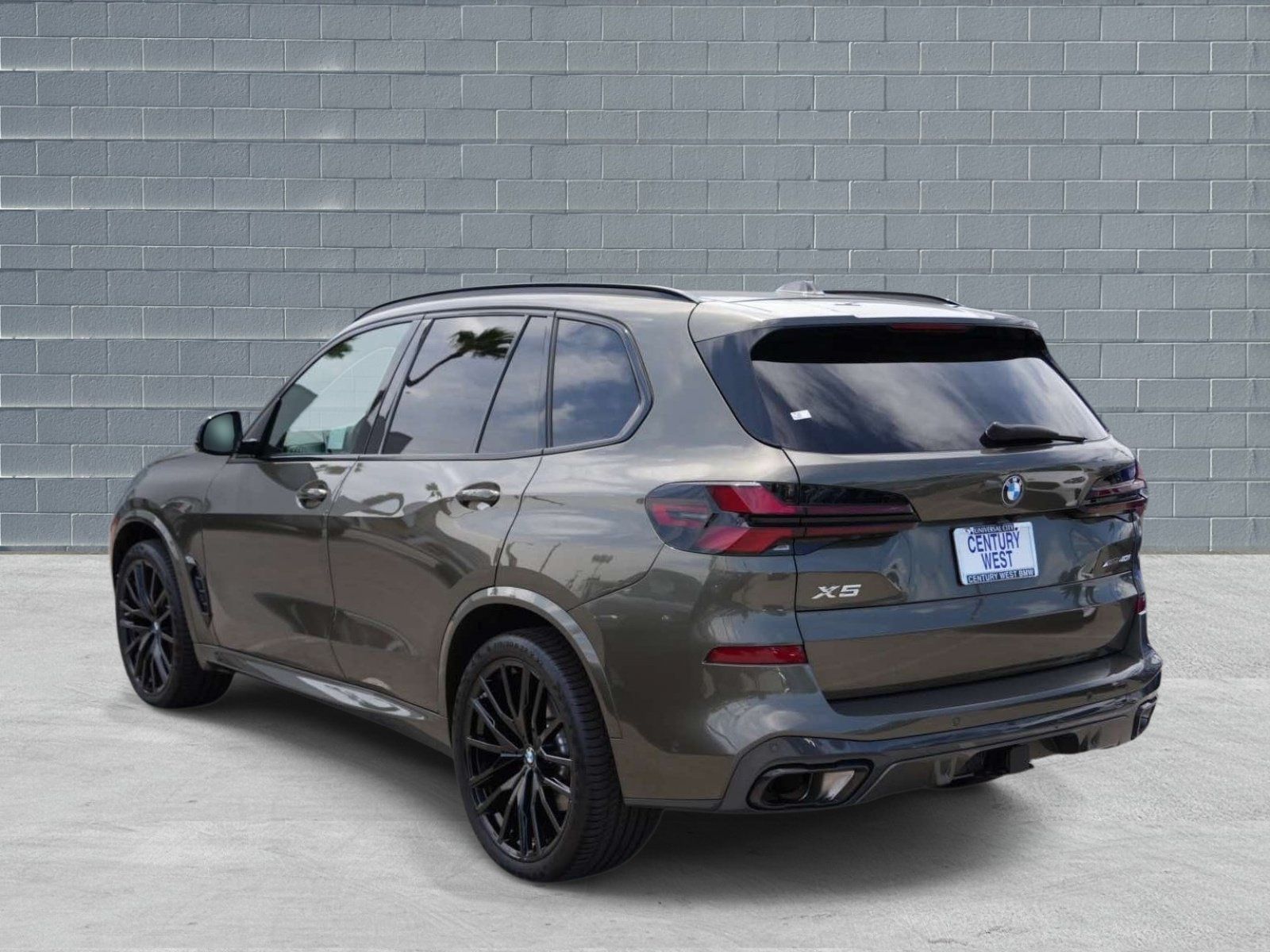 Used 2026 BMW X5 xDrive40i w/ M Sport Package AWD/4WD image 3