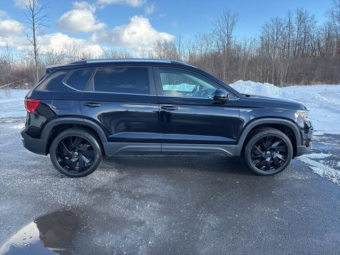 Used 2024 Volkswagen Taos SEL image 8