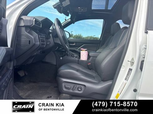Used 2025 Toyota 4Runner Limited AWD/4WD image 9