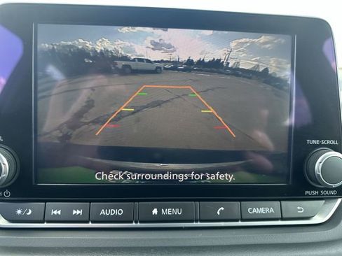 Used 2024 Nissan Rogue SV image 16