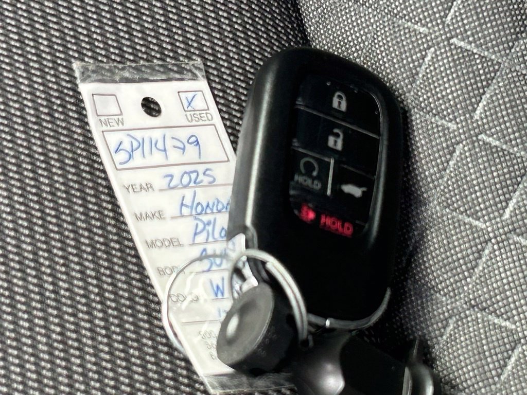 Used 2025 Honda Pilot Sport image 52