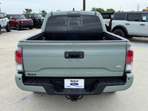 Used 2022 Toyota Tacoma TRD Off-Road w/ Technology Package AWD/4WD image 9