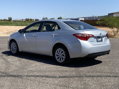 Used 2018 Toyota Corolla LE FWD image 5