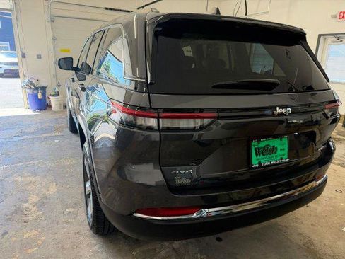 Certified 2022 Jeep Grand Cherokee Limited AWD/4WD image 5