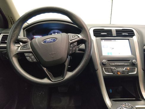 Used 2018 Ford Fusion SE w/ Fusion SE Technology Package FWD image 22