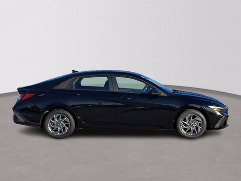 Used 2024 Hyundai Elantra SEL image 7