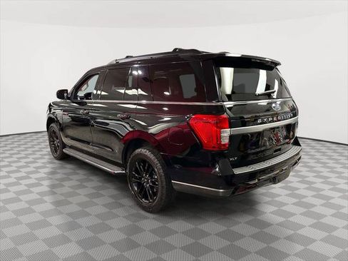 Used 2023 Ford Expedition XLT AWD/4WD image 3