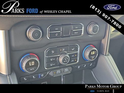 Used 2024 Chevrolet Suburban Premier AWD/4WD image 25
