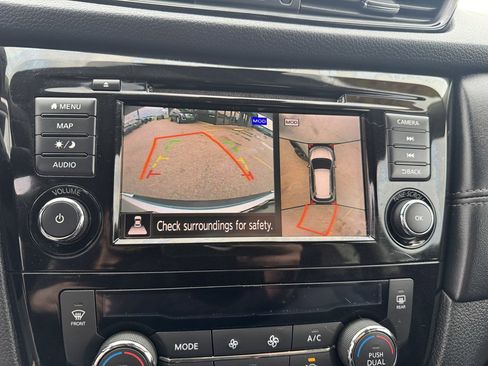 Used 2018 Nissan Rogue SL FWD image 19