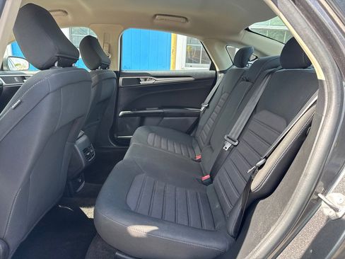 Used 2020 Ford Fusion SE FWD image 8