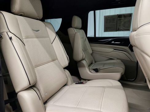 Used 2023 Cadillac Escalade ESV Premium Luxury AWD/4WD image 40