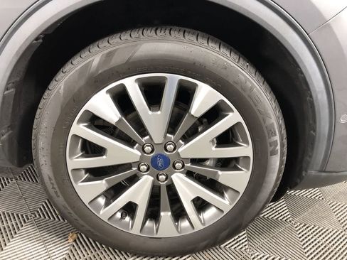 Used 2021 Ford Escape Titanium image 10