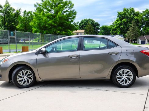 Used 2019 Toyota Corolla LE FWD image 4