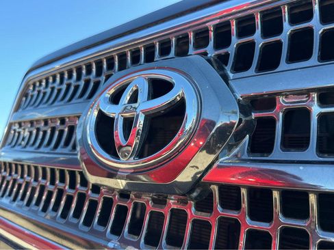 Used 2017 Toyota Tacoma TRD Sport w/ Tow Package image 43