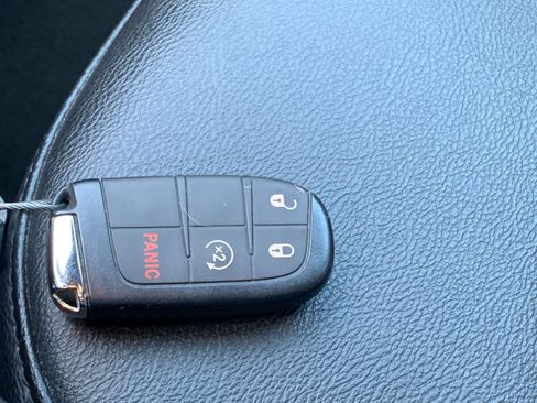 Used 2025 Jeep Compass Limited image 21