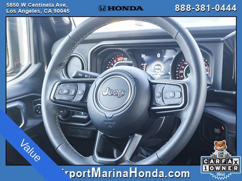 Used 2025 Jeep Wrangler Unlimited Rubicon AWD/4WD image 7