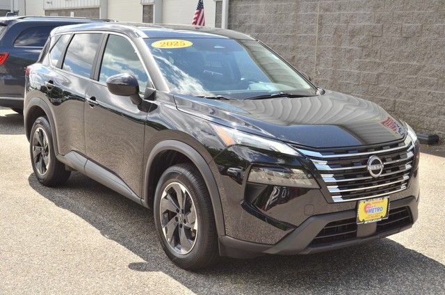 Used 2025 Nissan Rogue SV AWD/4WD image 2
