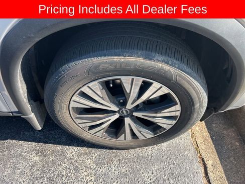 Used 2022 Nissan Rogue SV FWD image 2