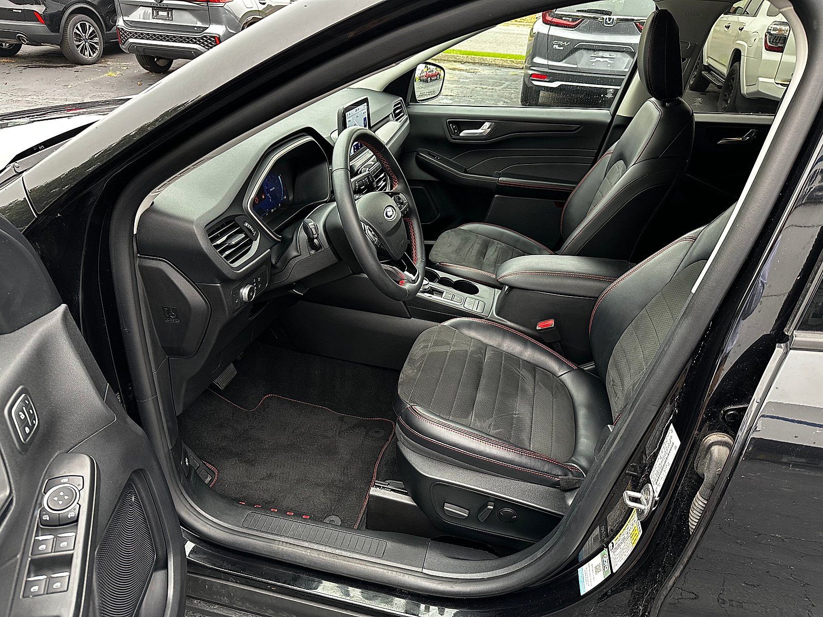 Used 2022 Ford Escape SEL w/ SEL Stealth AWD Package image 13